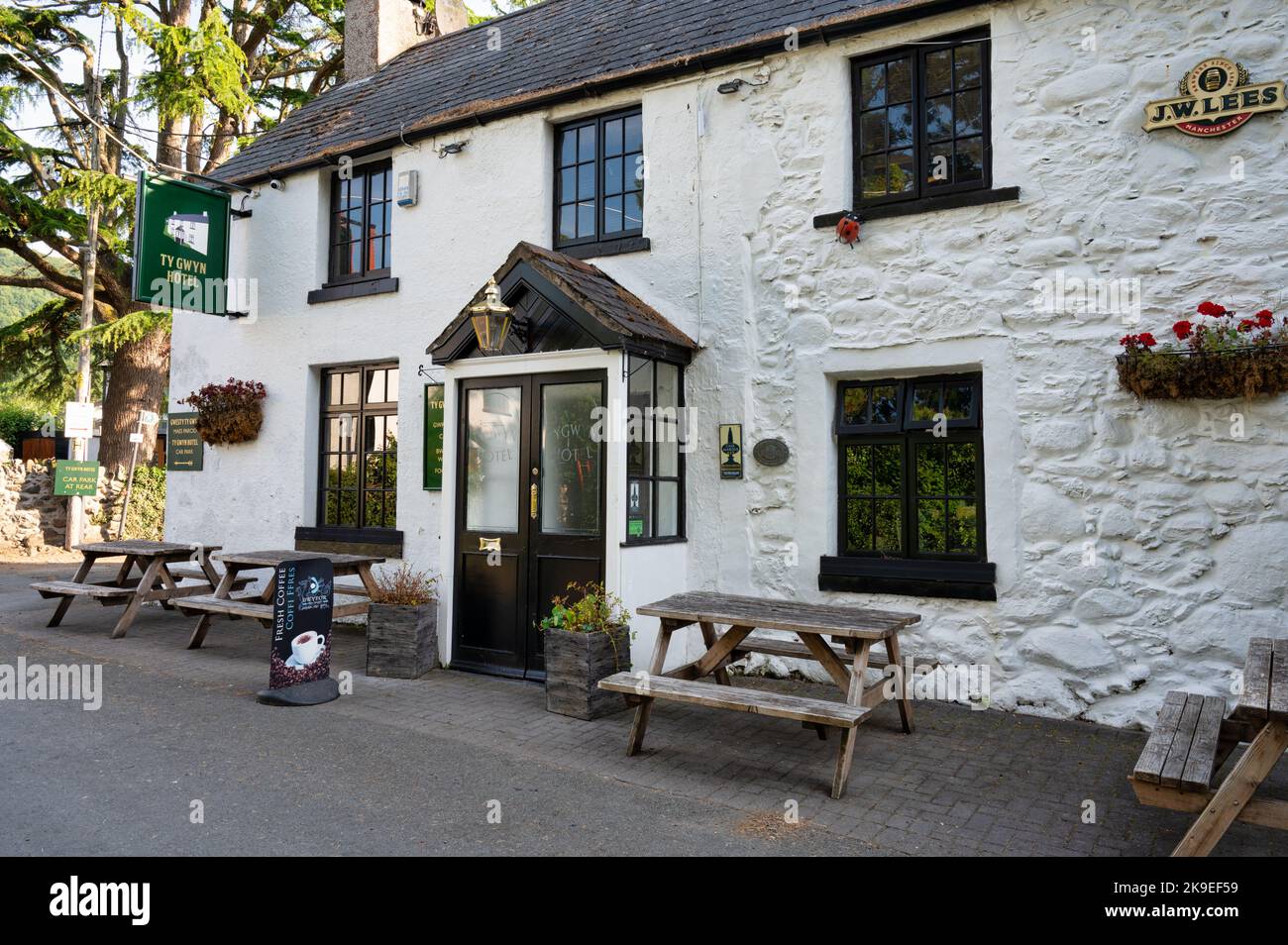 ROWEN, UK - 16. Juli 2022: Das Ty Gwyn Hotel und Bar im Dorf ROWEN in Nordwales. Stockfoto