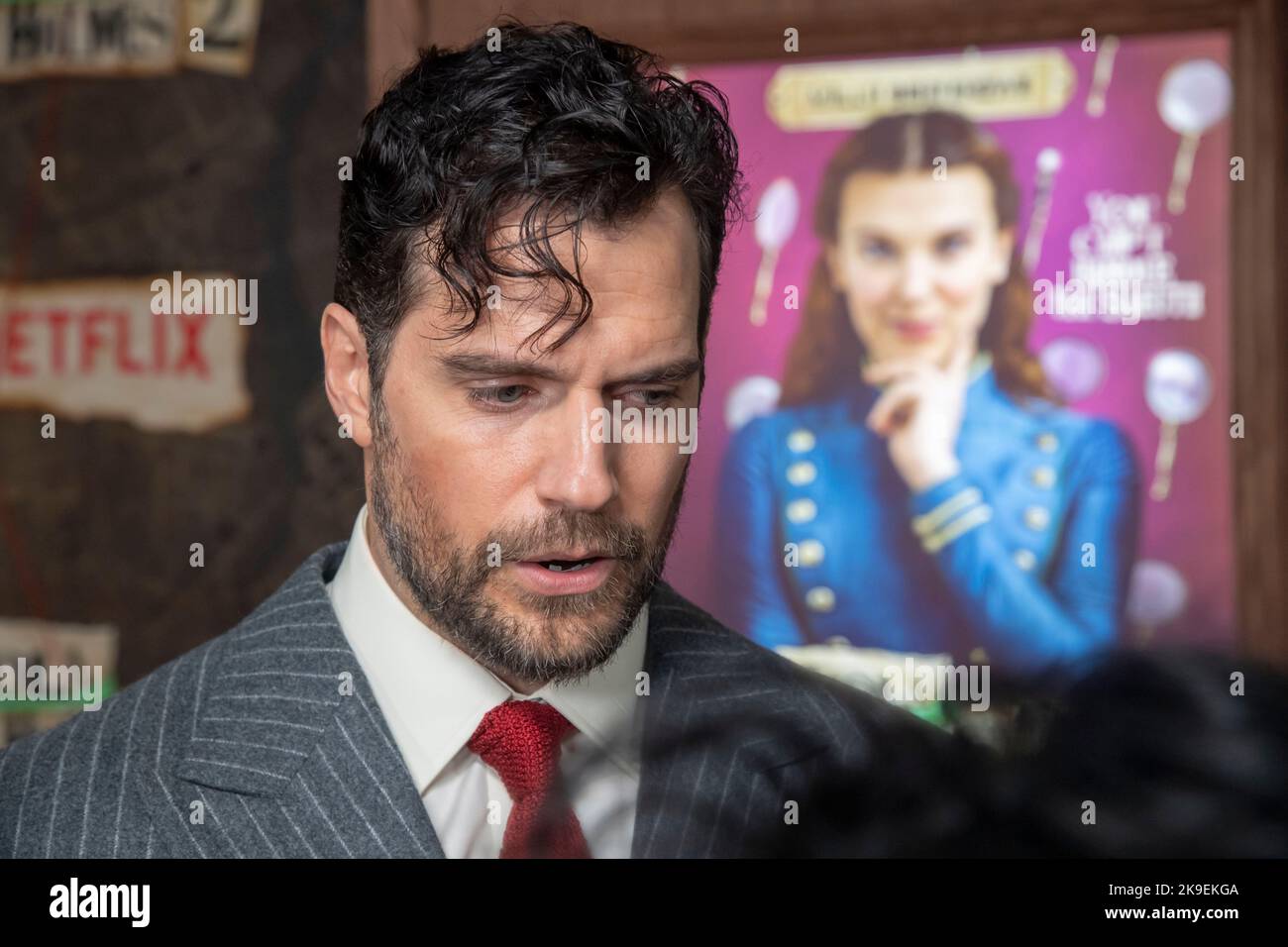 New York, USA . 27. Oktober 2022. NEW YORK, NEW YORK - 27. OKTOBER: Henry Cavill nimmt am 27. Oktober 2022 in New York City an Netflix's "Enola Holmes 2"-Uraufführung im Pariser Theater Teil. Kredit: Ron Adar/Alamy Live Nachrichten Stockfoto