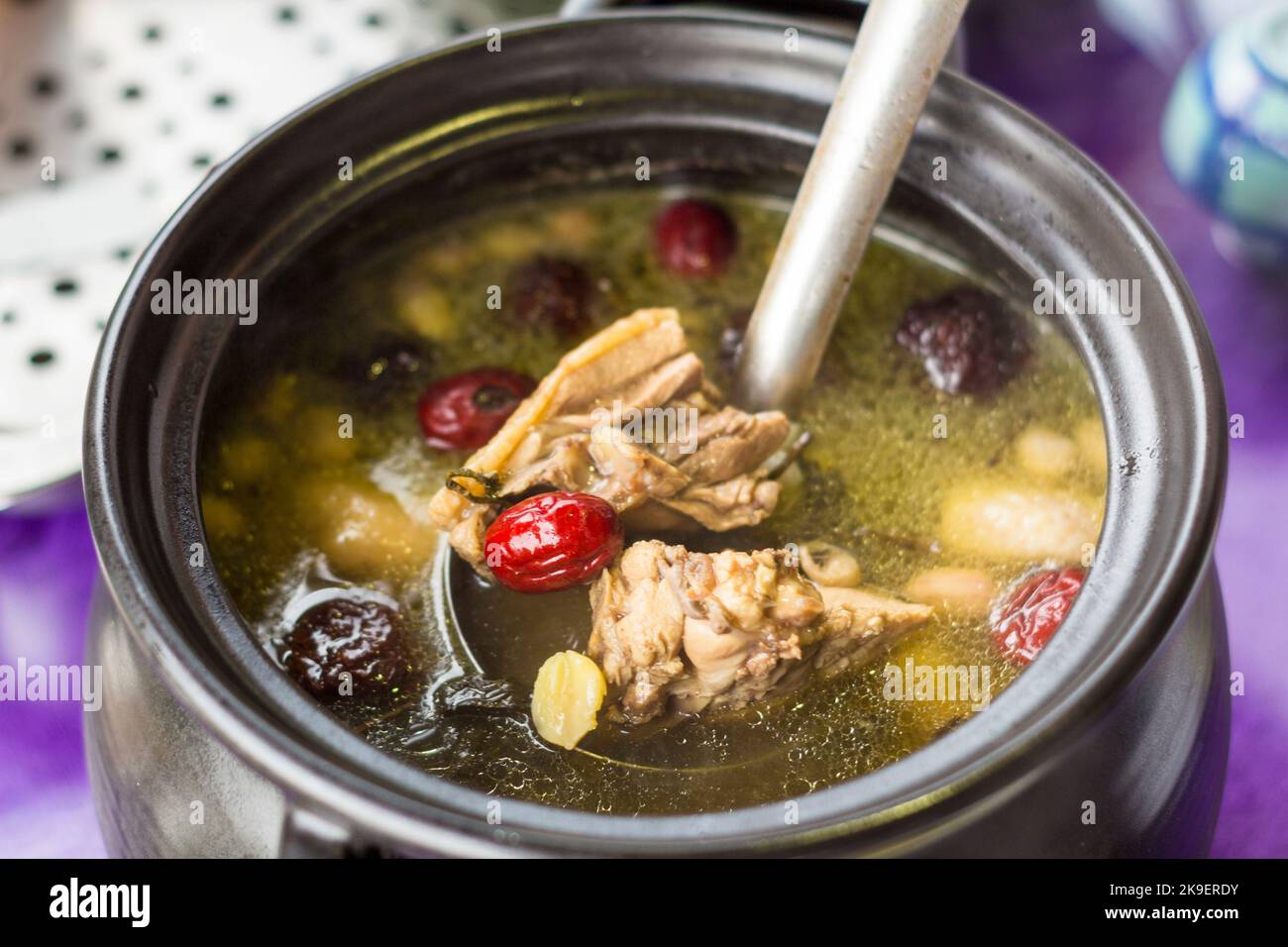 Taiwanesische herzhafte Fleischsuppe in einem lokalen Restaurant in Taipei, Taiwan Stockfoto