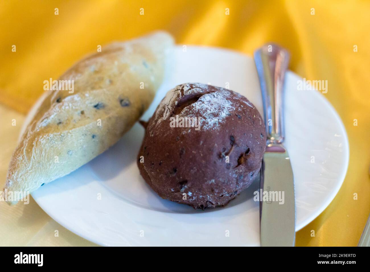 Eine Brotservierung im Mozaic, einem gehobenen Restaurant in Bali, Indonesien Stockfoto