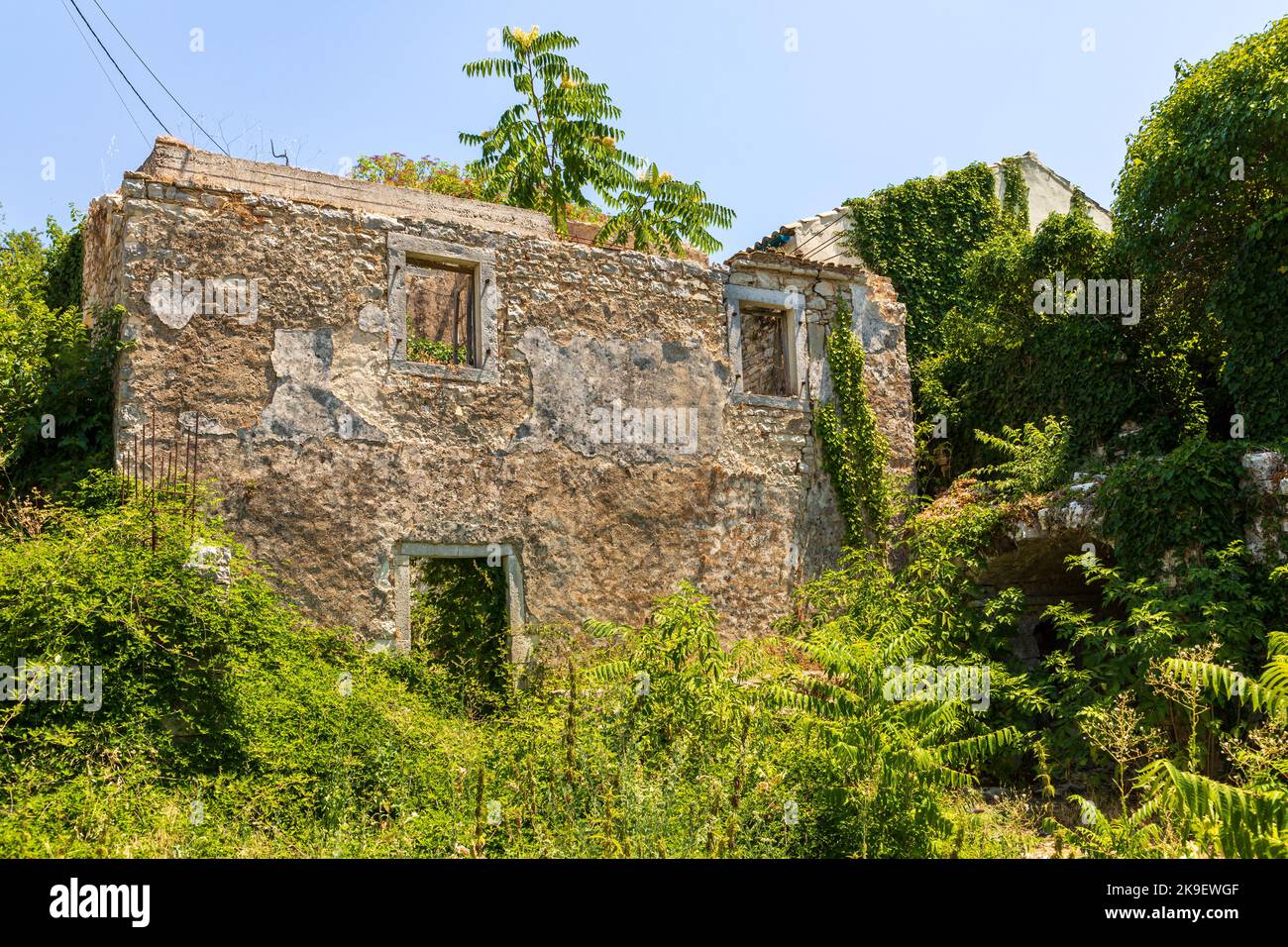 Ruinen des verlassenen Dorfes Perithia, Korfu, Griechenland Stockfoto