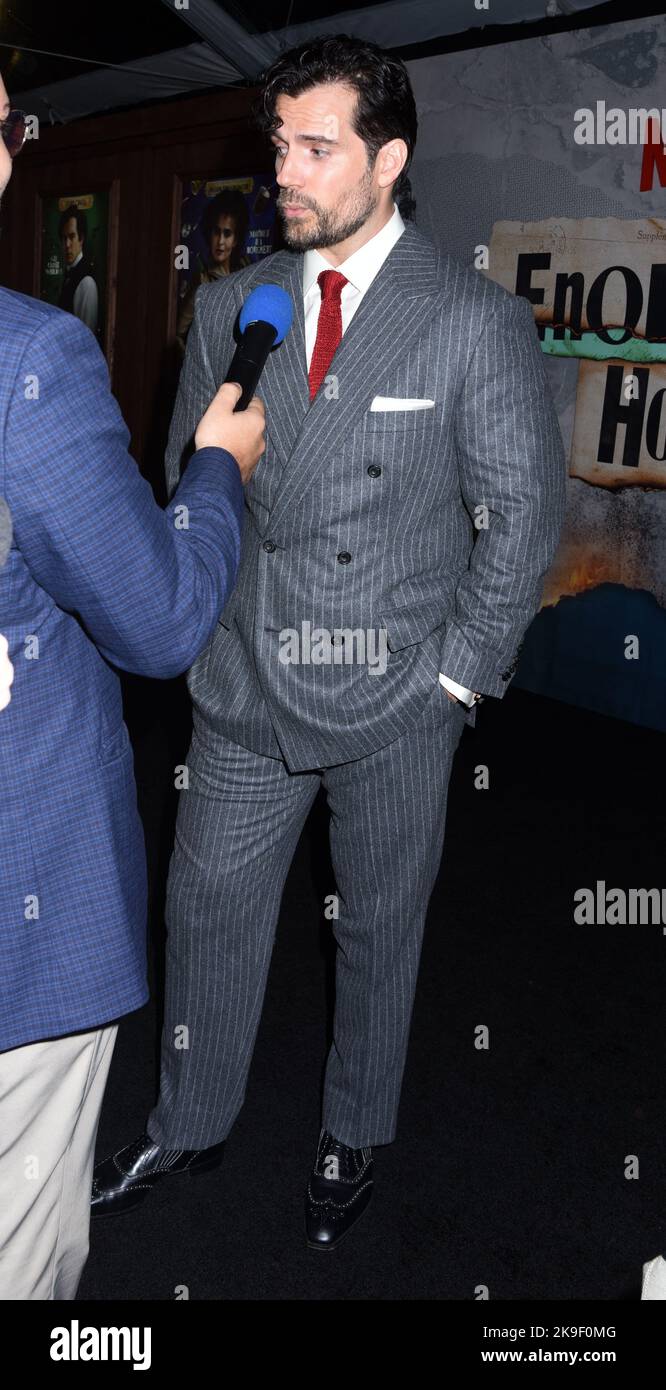 New York, USA. 27. Oktober 2022. Henry Cavill bei der Netflix Enola Holmes 2 Premiere am 27. Oktober 2022 im Pariser Theater in New York City, NY, USA. Foto von MM/ABACAPRESS.COM Quelle: Abaca Press/Alamy Live News Stockfoto