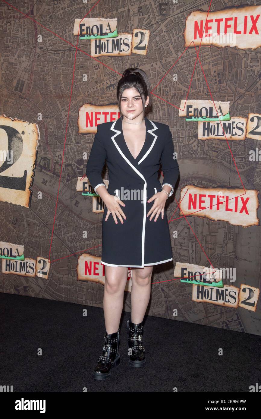 New York, USA. 27. Oktober 2022. Gabriella Pizzolo besucht Netflix's 'Enola Holmes 2'-Weltpremiere im Pariser Theater in New York City. Kredit: SOPA Images Limited/Alamy Live Nachrichten Stockfoto