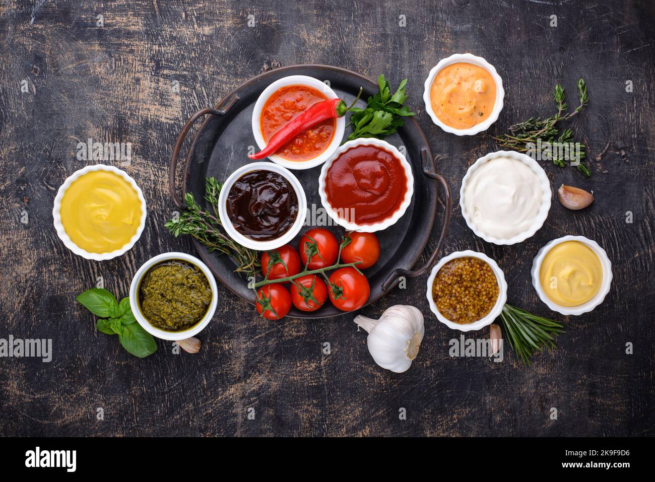 Set aus verschiedenen Saucen. Ketchup, Senf und Mayonnaise Stockfoto