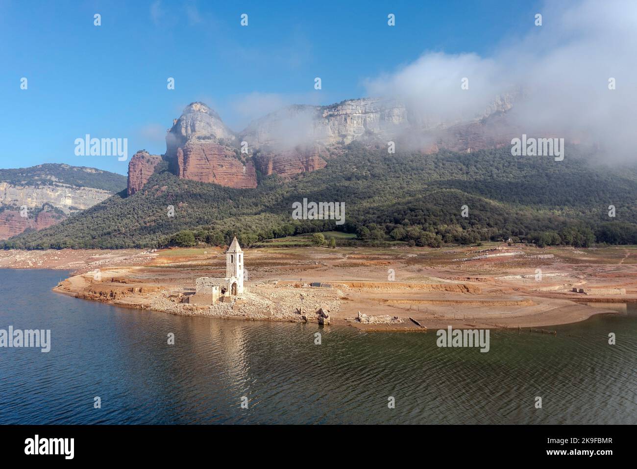 Luftaufnahme des Stausees Sau, im Fluss Ter, in der Provinz Girona, Katalonien, Spanien. Stockfoto