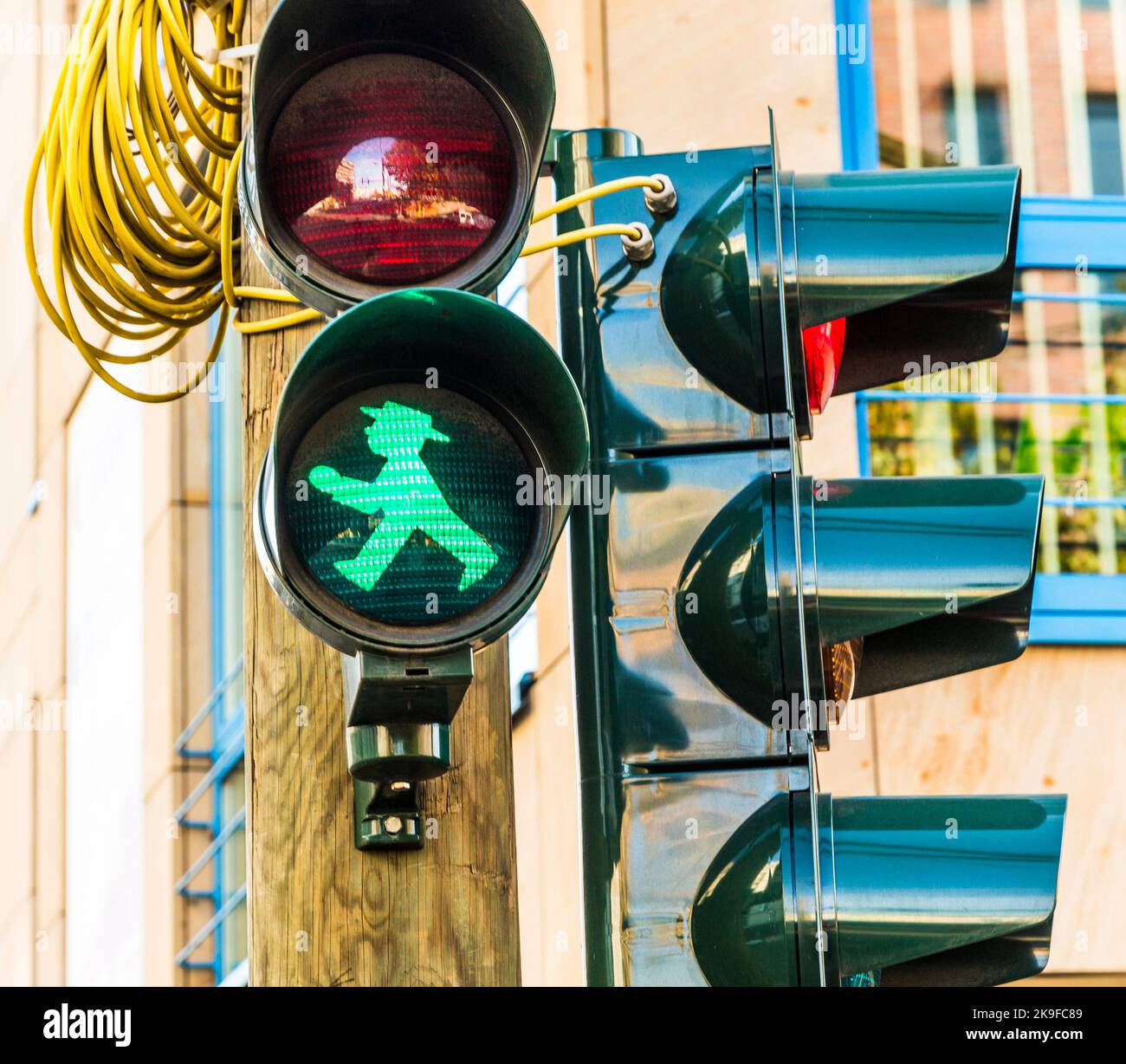 BERLIN, DEUTSCHLAND - Okt 28, 2014: In der ehemaligen DDR, die heute zu Deutschland gehört, ist Ampelmann das berühmte Symbol auf Fußgängersignalen Stockfoto