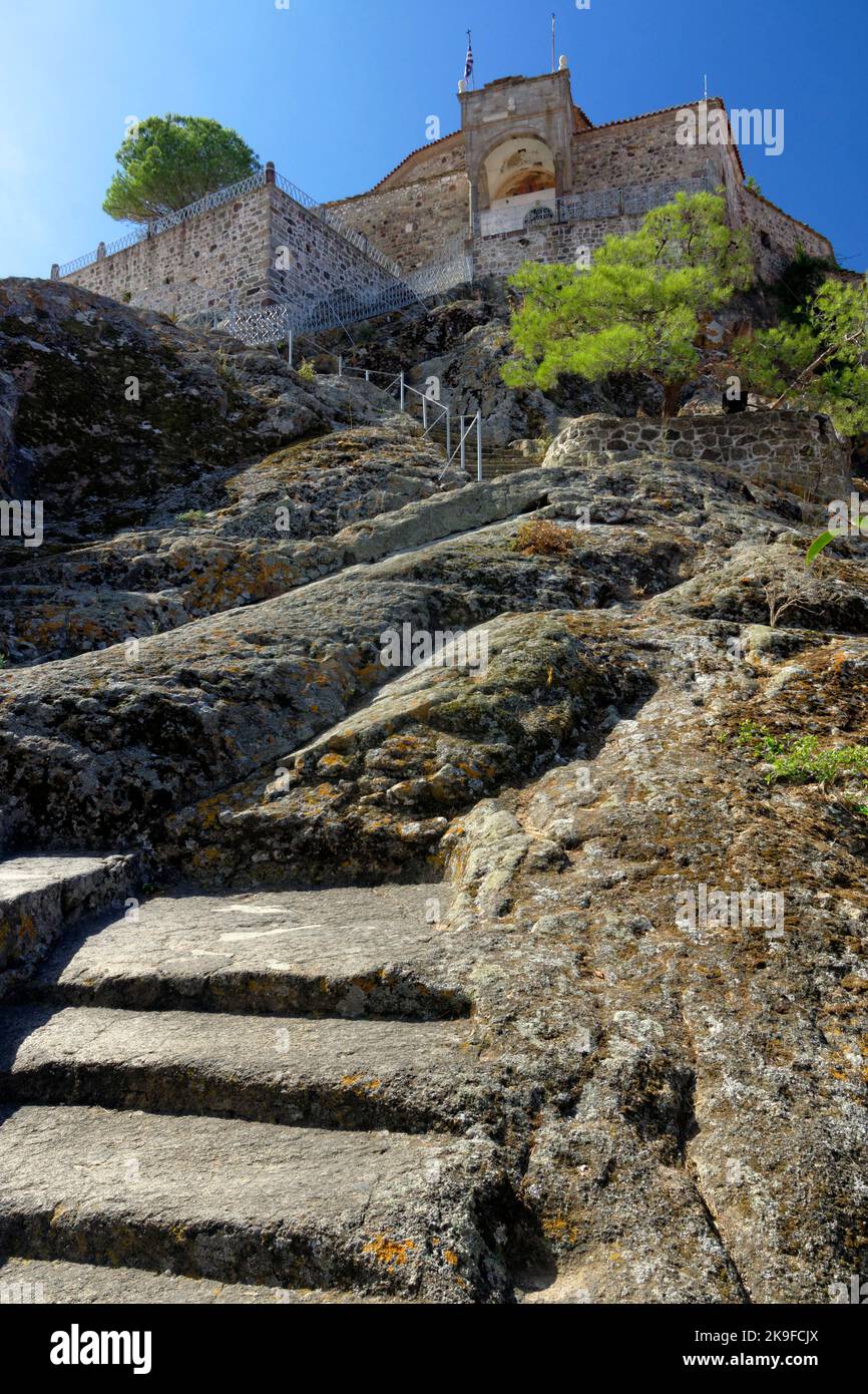 Die Kirche unserer Lieben Frau vom süßen Kuss (glykfylousa panagia) Petra, Lesbos, Nördliche Ägäische Inseln, Griechenland. Stockfoto