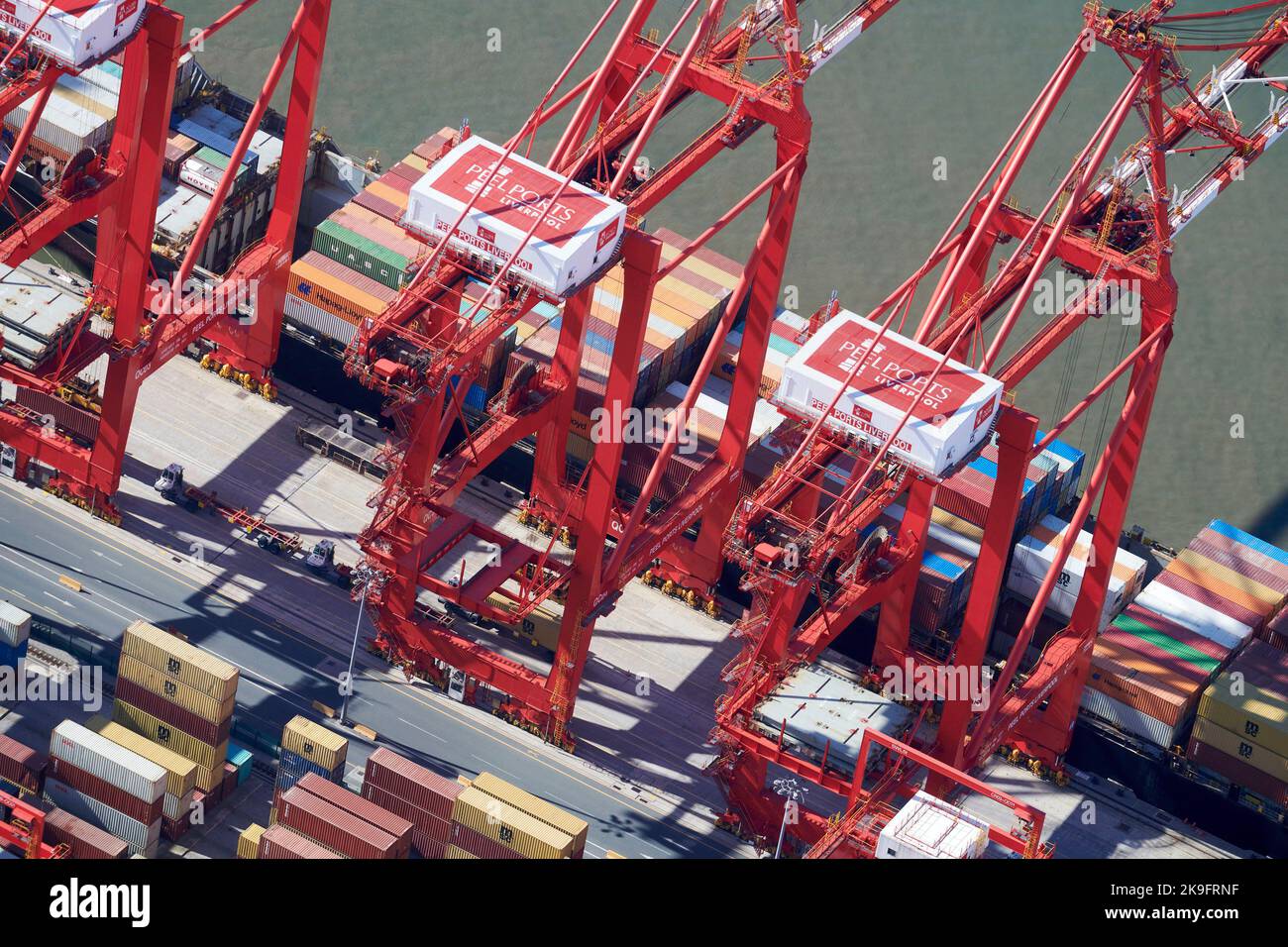 Eine Luftaufnahme des Peel Port an den Seaforth Docks, Merseyside, Liverpool, Nordwestengland, Großbritannien Stockfoto