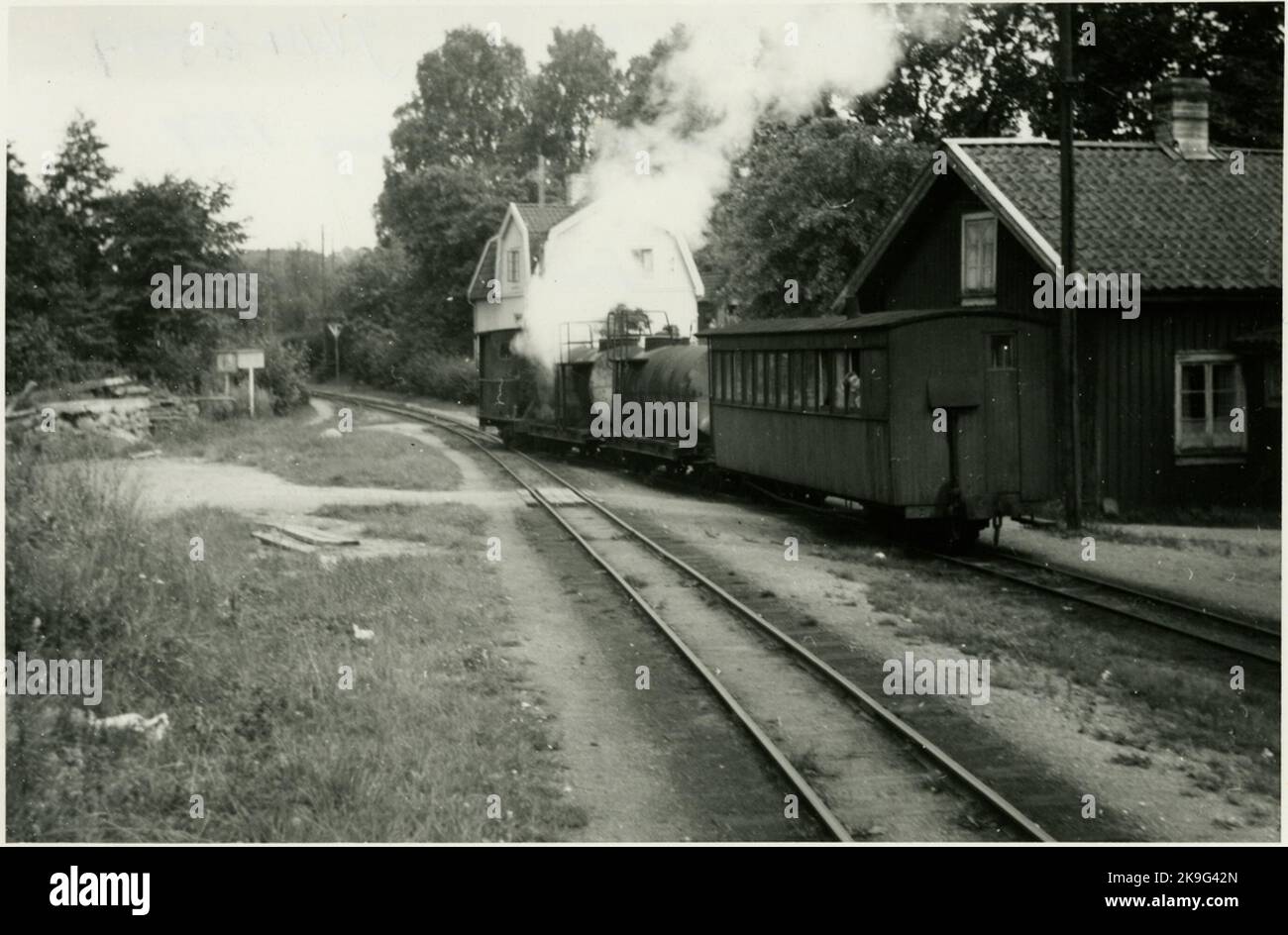 Munkedals Mühle - Skree/Munkedal Hafen, MJ, der Zug fährt von der Mühle nach Munkedal. Stockfoto