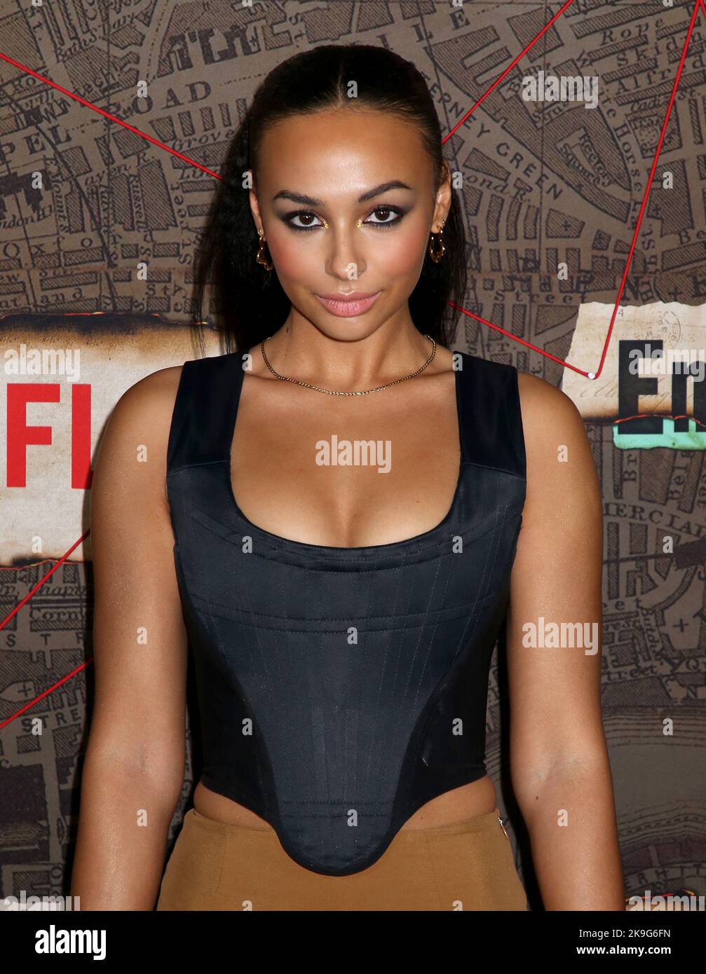 New York, USA. 27. Oktober 2022. Abbie Hern bei der Weltpremiere „Enola Holmes 2“, die am 27. Oktober 2022 im Pariser Theater in New York City, NY, stattfand ©Steven Bergman/AFF-USA.COM Quelle: AFF/Alamy Live News Stockfoto