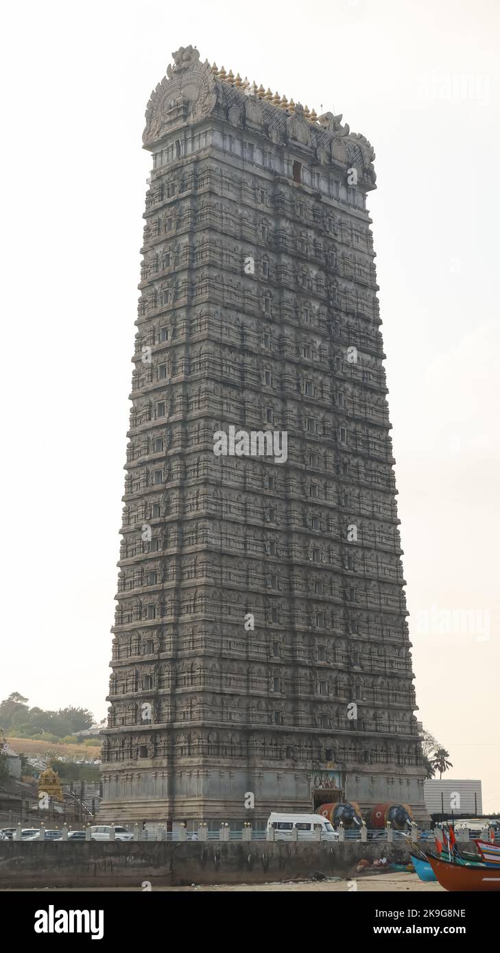 Der höchste 108 Fuß große Gopuram des Shri Murudeshwar Temple in Indien, Uttara Kannada, Karnataka, Indi Stockfoto