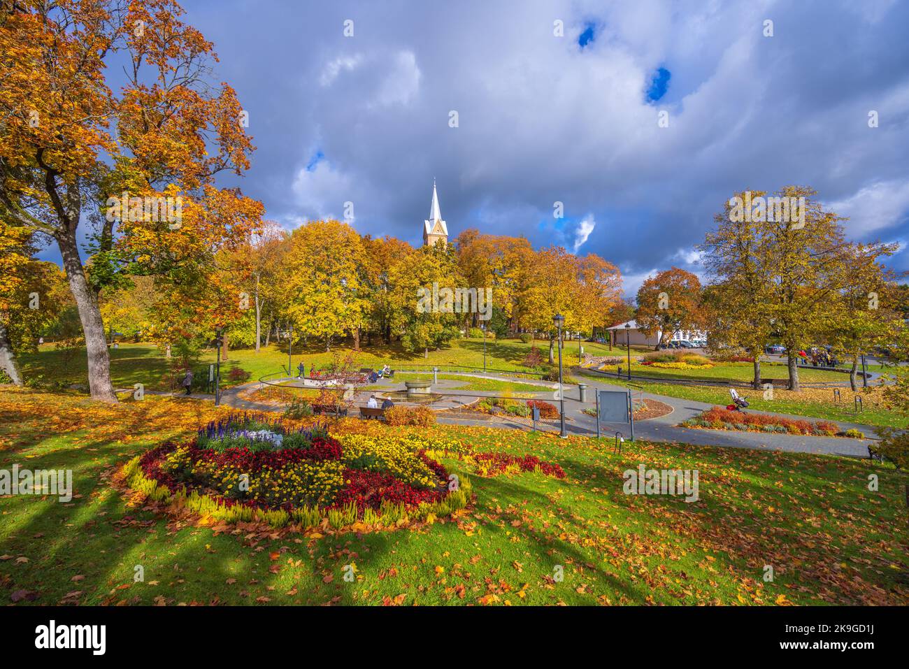 Buntes Herbstlandschaftspanorama im Birstonas Resort Stockfoto
