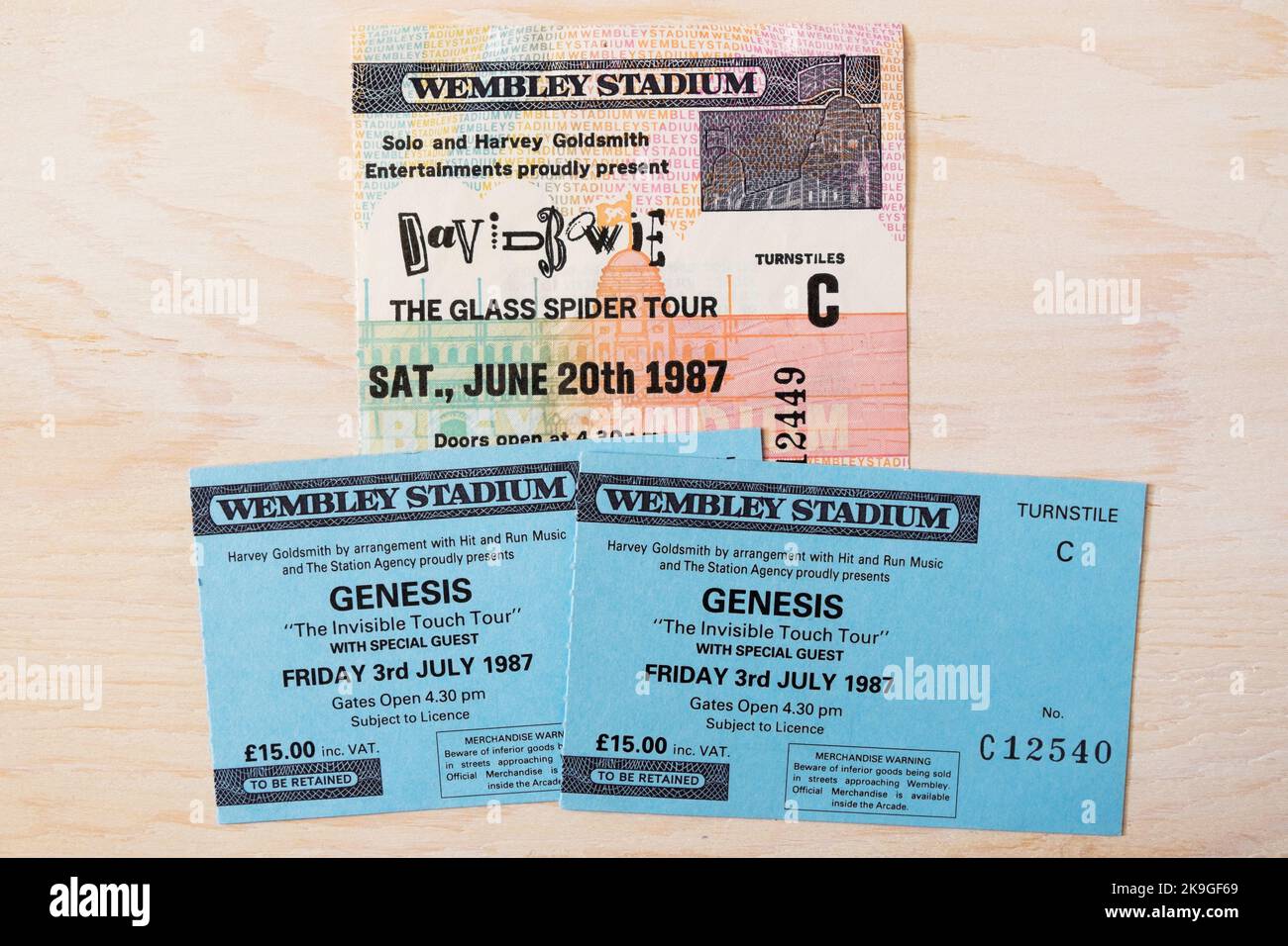 Ticketstubs für Genesis & David Bowie Konzerte im 1980s im Wembley Stadium, London, Großbritannien Stockfoto