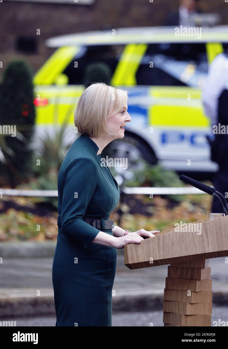 England, London, Westminster, , 25.. Oktober 2022, Scheidende Premierministerin Liz Truss tritt in der Downing Street aus. Stockfoto