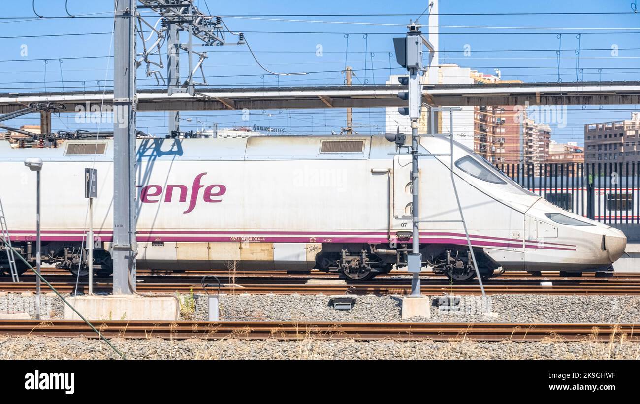 Außenansicht des AVE renfe-Zuges in Valencia, Spanien Stockfoto