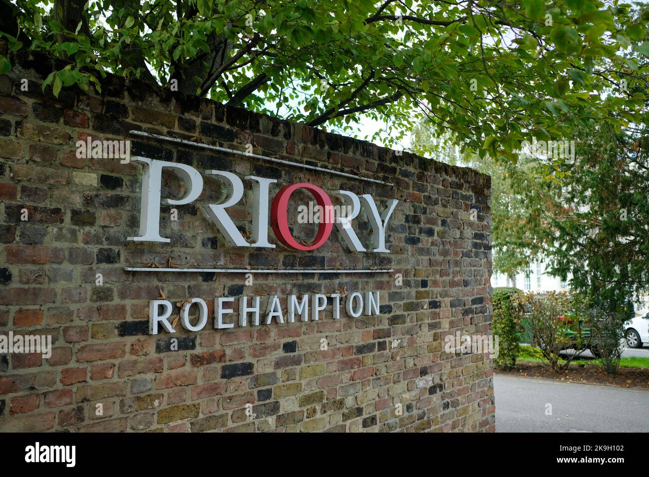 London - Oktober 2022: Priory Roehampton AKA The Priory, eine Klinik für psychische Gesundheit und Reha Stockfoto