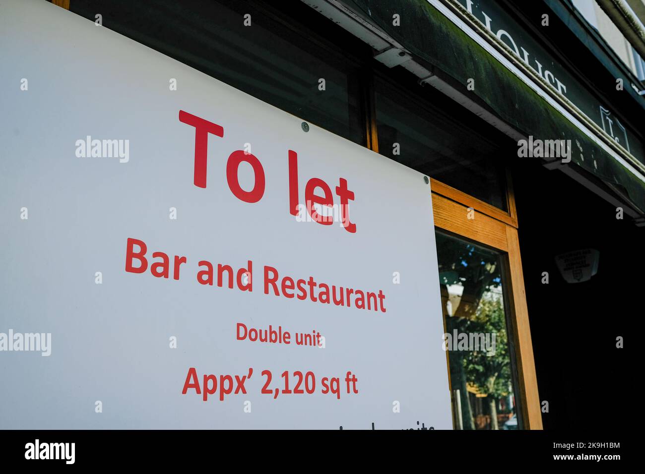 London - Oktober 2022: Bar und Restaurant können in Clapham im Südwesten Londons gebucht werden Stockfoto