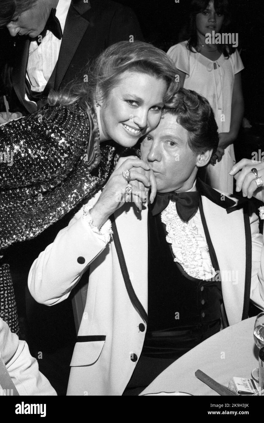 **DATEI FOTO** Jerry Lee Lewis ist mit 87 Jahren verstorben. Tanya Tucker und Jerry Lee Lewis bei den Academy of Country Music Awards 14. 2. März 1979 Credit: Ralph Dominguez/MediaPunch Stockfoto