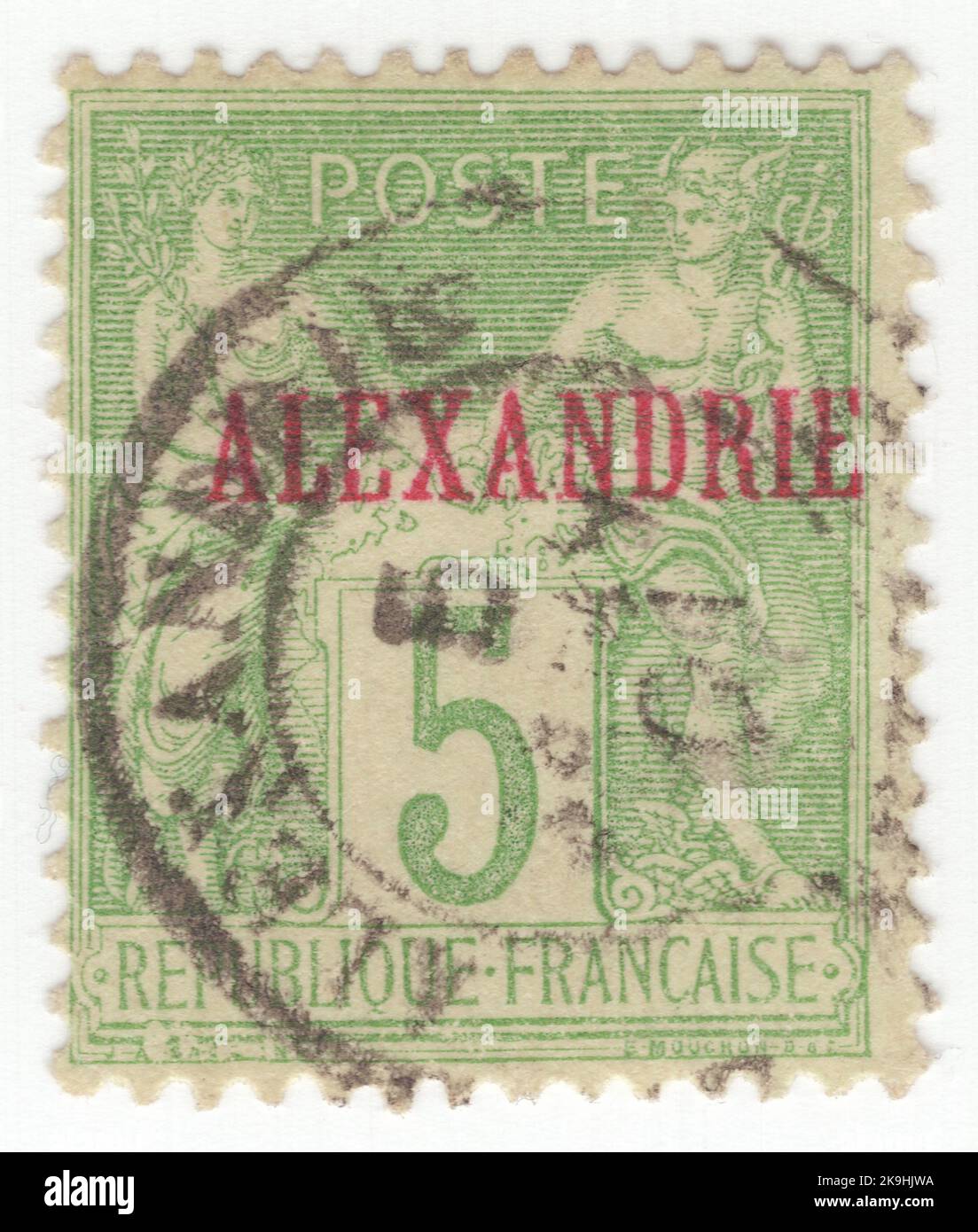 ALEXANDRIA - 1899: Eine gelb-grüne Briefmarke mit 5 Rappen, die Allegorie „Art Sage“ (auch als „Frieden und Handel“ bezeichnet) zeigt. Briefmarken Frankreichs überdruckt 'ALEXANDRIE' in Rot Stockfoto