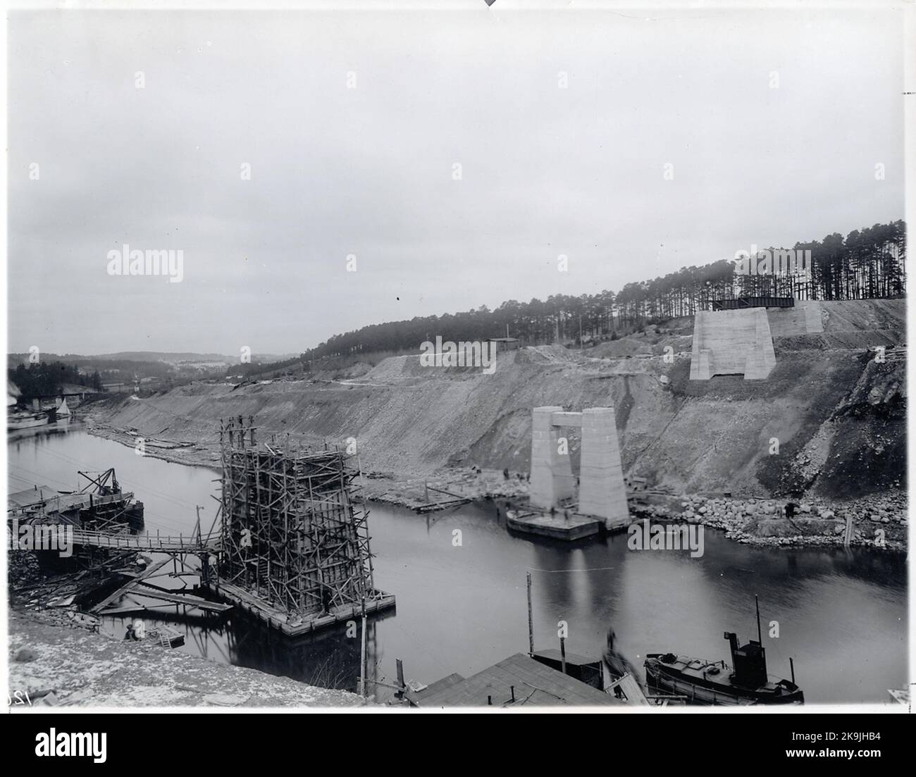 Brückenbau des Södertälje Kanals. Röntninge-Stream die zweigleisige Klappbrücke wurde 1921 über dem Södertälje-Kanal gebaut. Stockfoto