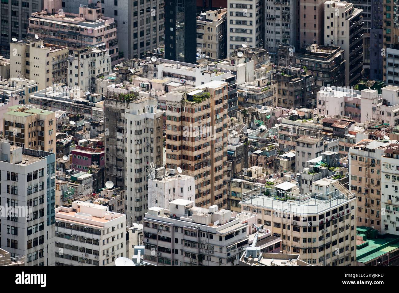 Die hochdichte Wohnanlage im älteren Teil von Yau Ma Tei, Kowloon, Hongkong Stockfoto