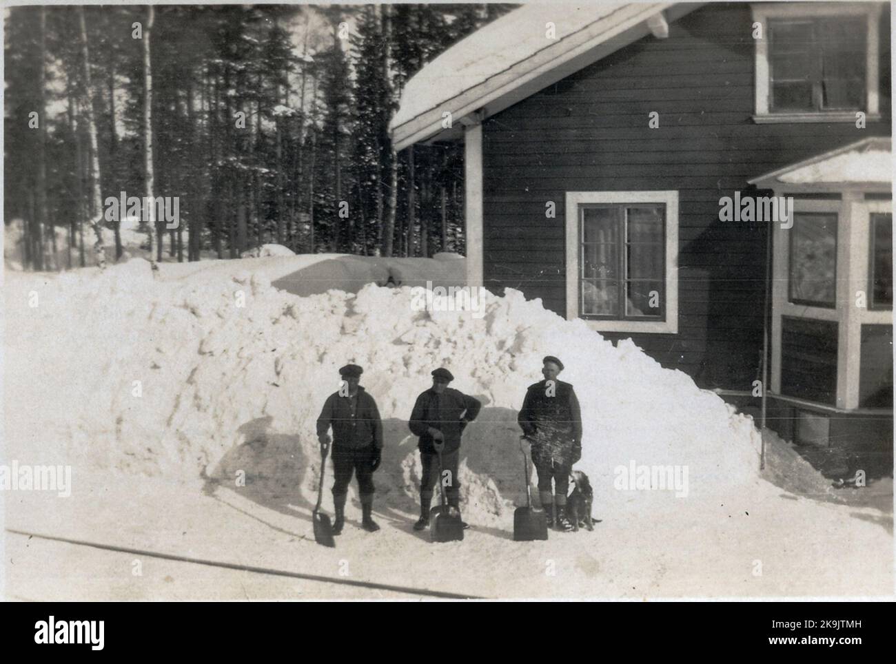 Schneereiche Winter bedeuteten zusätzliche Einkommen für das Rallye-Team. Von links Oskar Eklund, Gunnar Fridell und anders Skoglund. Stockfoto