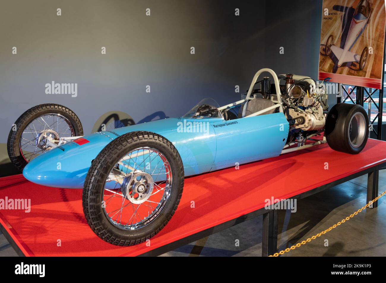 MOSKAU, RUSSLAND - 17. AUGUST 2022: 'Charkow-L3' - der erste sowjetische Dragster. Ausstellung 'Kampf um Geschwindigkeit' (Rekord- und Rennwagen der UdSSR), VDNK Stockfoto