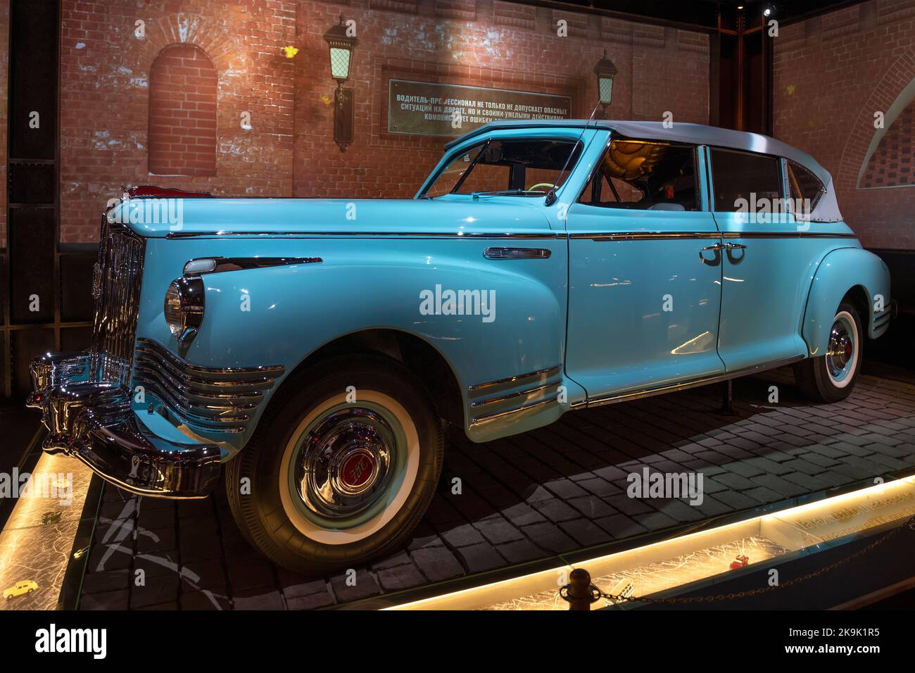 MOSKAU, RUSSLAND - 17. AUGUST 2022: ZIS-110B (1947) - persönliches Auto des Führers der Sowjetunion N.S. Chruschtschow. Museumsausstellung „Special Purpose GA Stockfoto