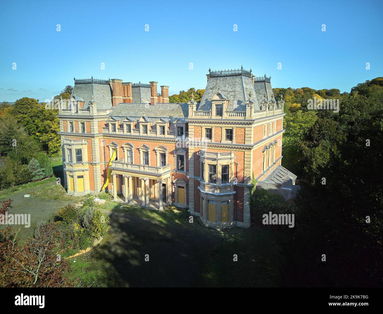 In Corby, England, East Carlton Hall, einem Herrenhaus aus dem späten 18.. Jahrhundert, heute unokupied, Oktober 2022. Stockfoto