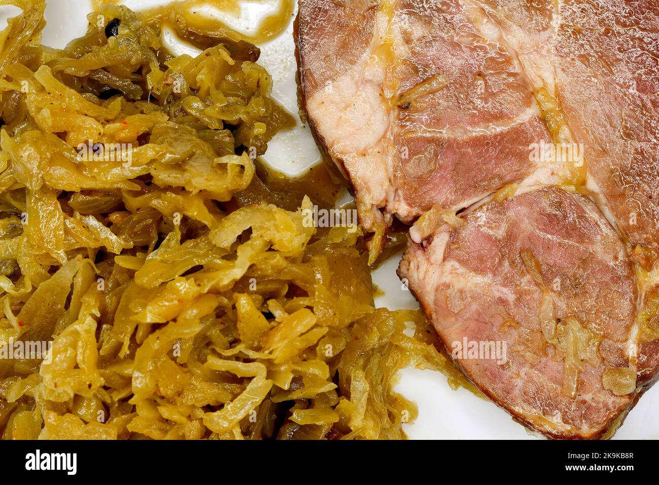 Deutscher Feinkostladen Sauerkraut mit Schweinefleisch Stockfoto