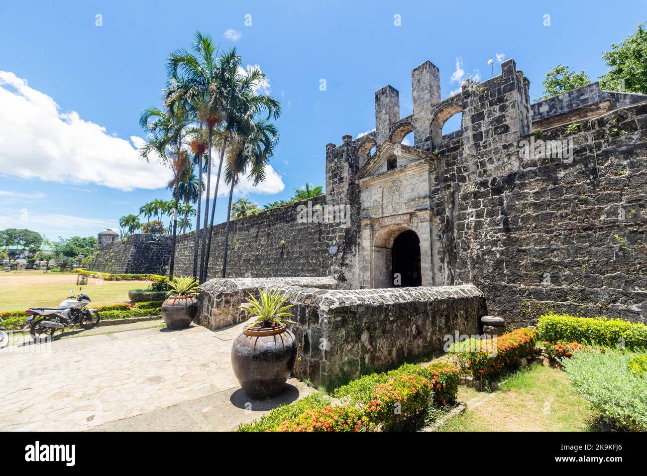 Der Eingang des von Spanien erbauten Fort San Pedro in Cebu City, Philippinen Stockfoto