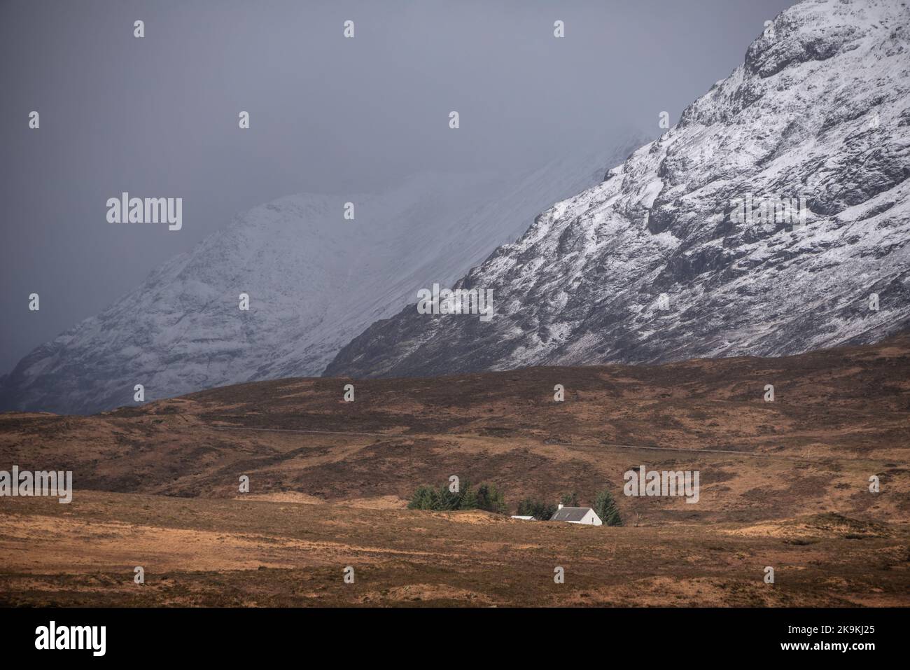 Atemberaubende dramatische Landschaft Winterbild des legendären Stob Dearg Buachaille Etive Mor Berges in den schottischen Highlands Stockfoto