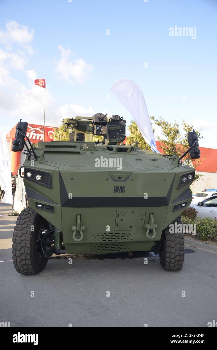Istanbul Türkei. Oktober 2022. BMC Altuğ Tactical Wheeled Armored Vehicle, Front Shot, Saha Expo Fair. Stockfoto
