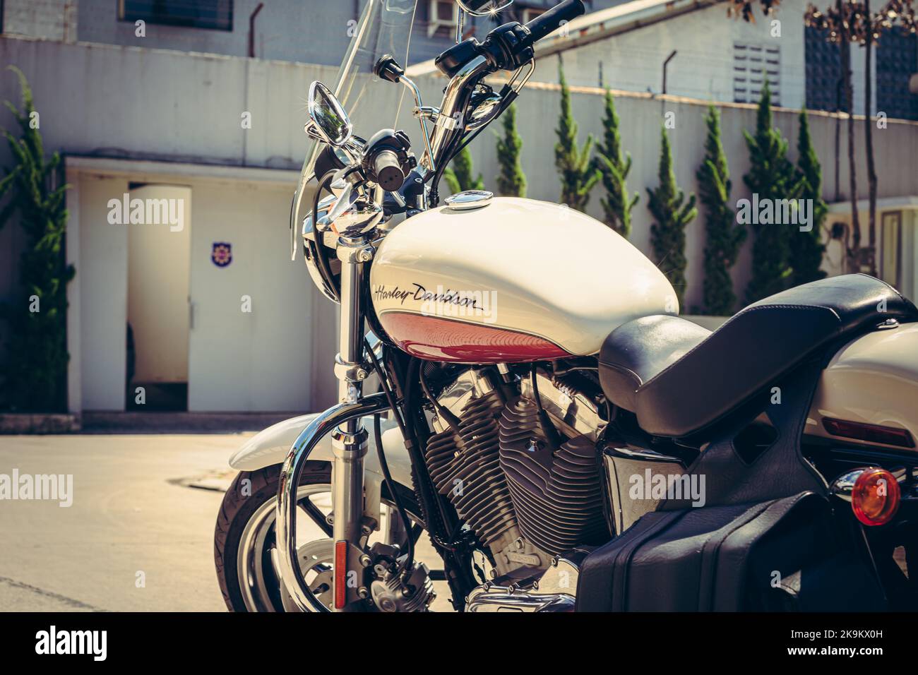 Dieses Foto wurde mit einer professionellen Drohnen-Kamera aufgenommen, die die Schönheit der Landschaft aus einer wirklich erhöhten Perspektive einfängt. Stockfoto