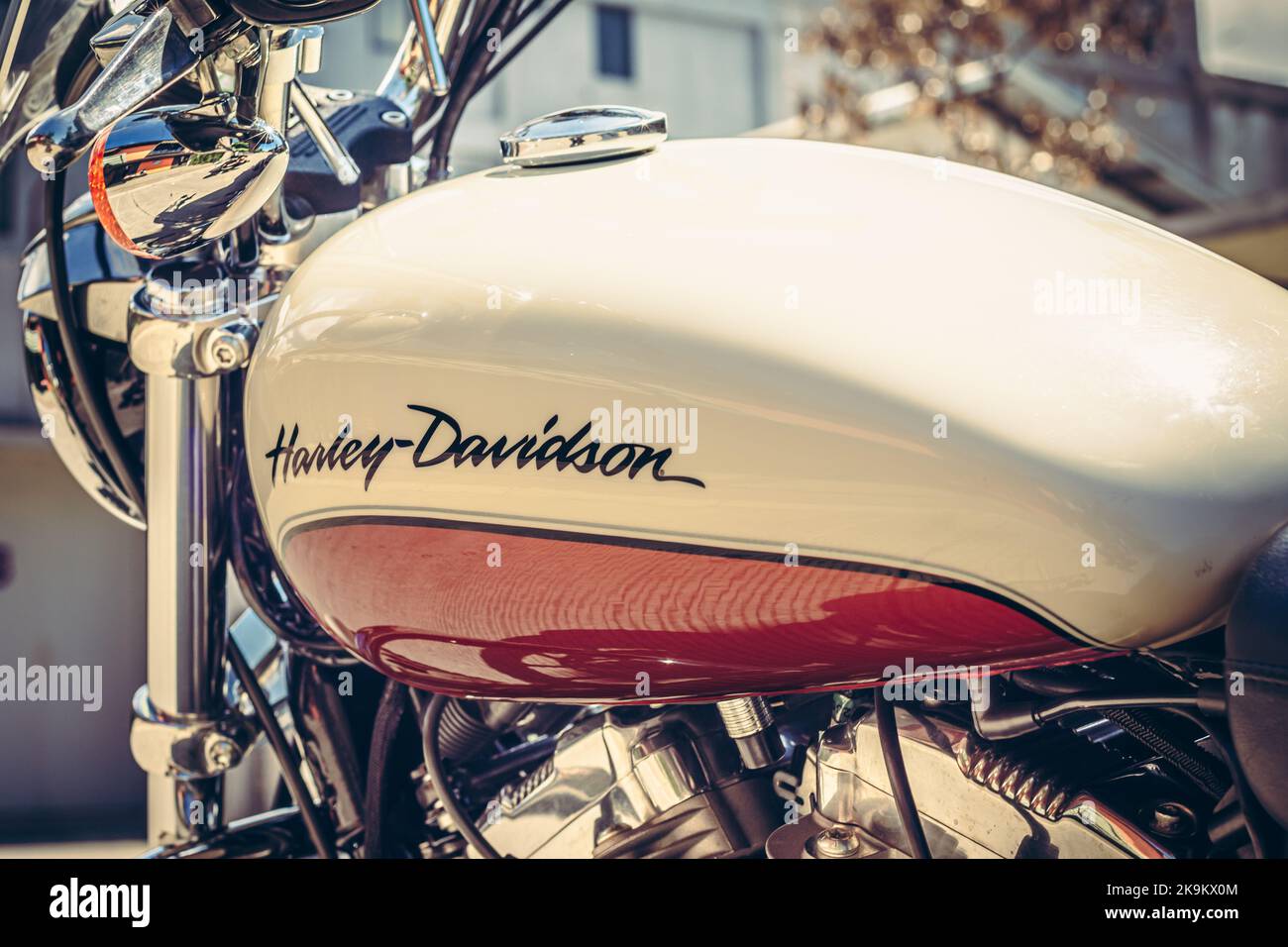 Dieses Foto wurde mit einer professionellen Drohnen-Kamera aufgenommen, die die Schönheit der Landschaft aus einer wirklich erhöhten Perspektive einfängt. Stockfoto