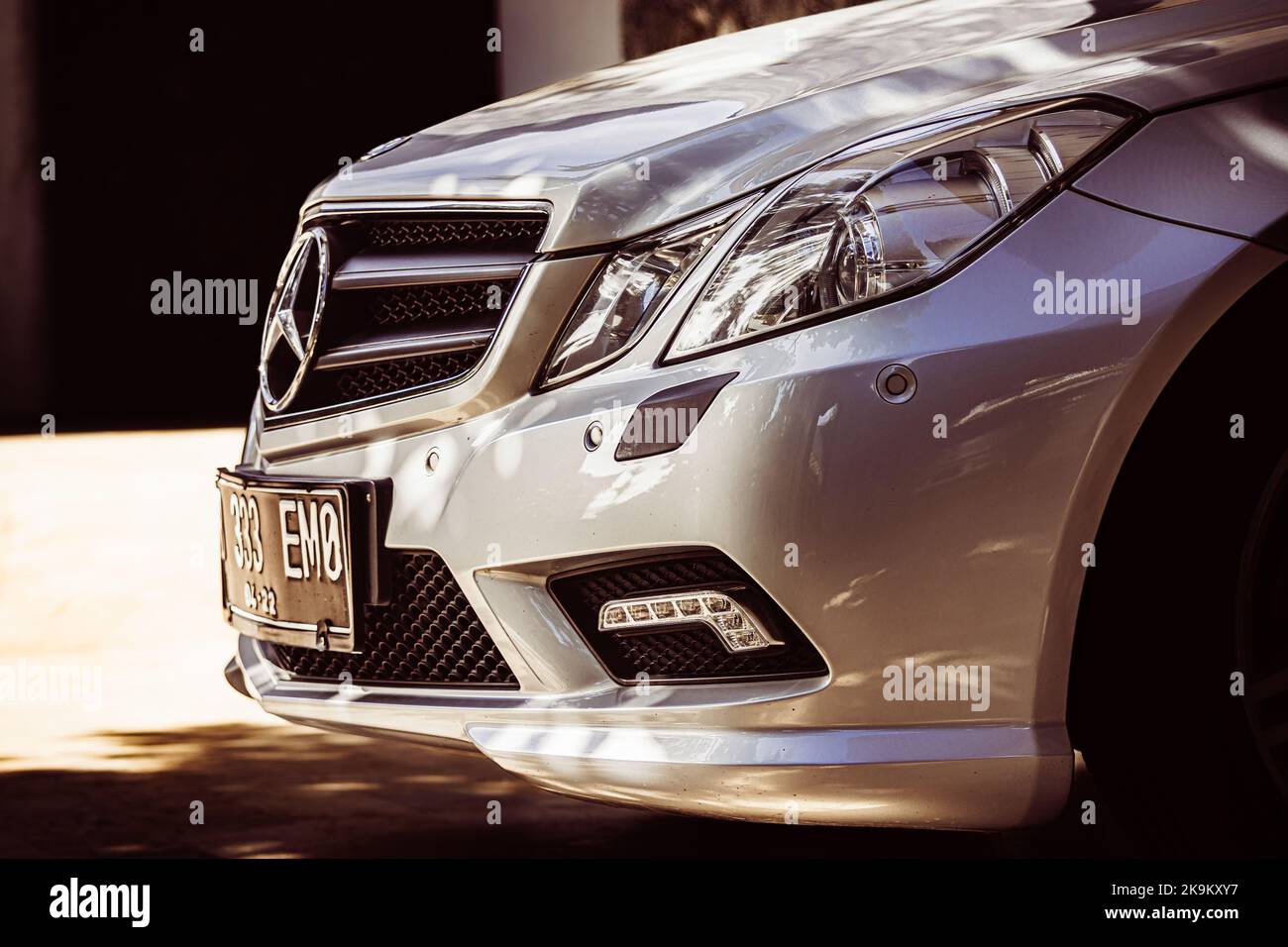 Dieses Foto wurde mit einer professionellen Drohnen-Kamera aufgenommen, die die Schönheit der Landschaft aus einer wirklich erhöhten Perspektive einfängt. Stockfoto