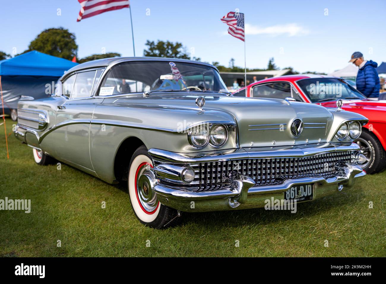 1958 Buick Super Riviera Coupé, ausgestellt auf der Race Day Airshow in Shuttleworth am 2.. Oktober 2022 Stockfoto