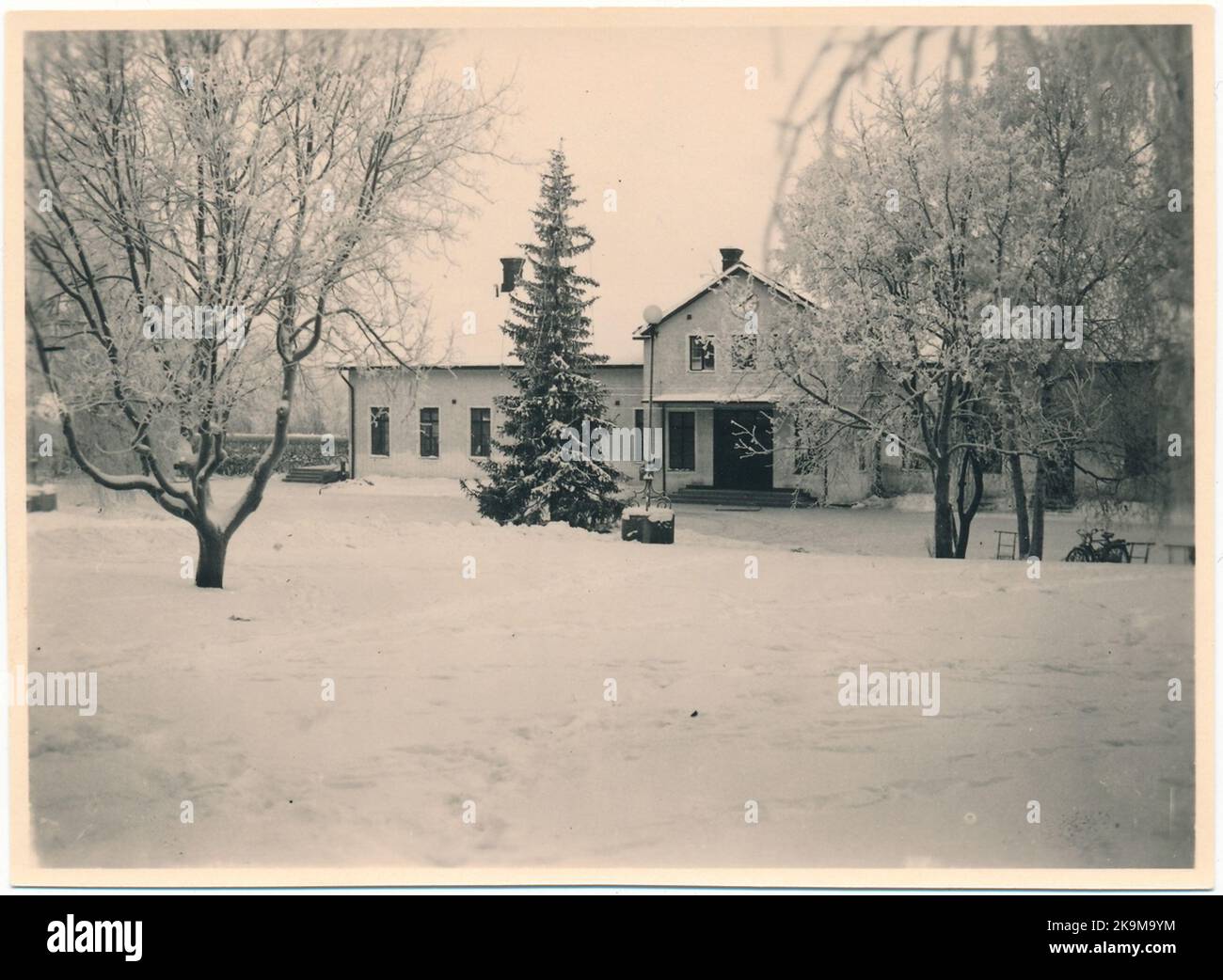 Luleå Bahnhofshaus in Wintergarbe. Stockfoto