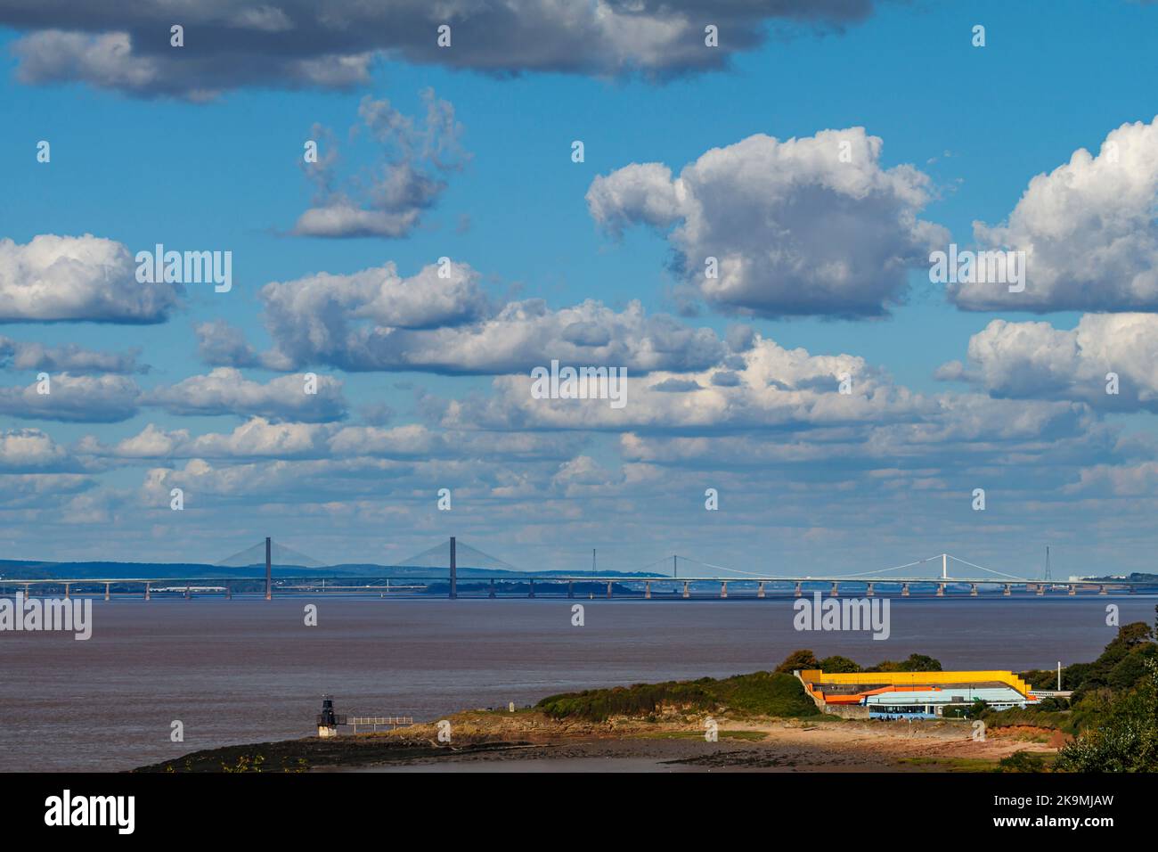 Severn Bridges & Portishead Lido Stockfoto