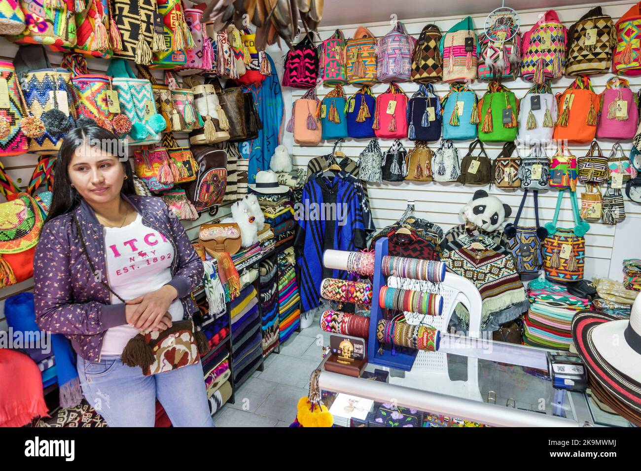 Bogota Kolumbien,Usaquen Carrera 6a Mercado de Las Pulgas en Usaquen Sonntag Flohmarkt einkaufen,Kunsthandwerk Display-Verkauf Verkäufer Verkäufer Verkäufer verkaufen se Stockfoto