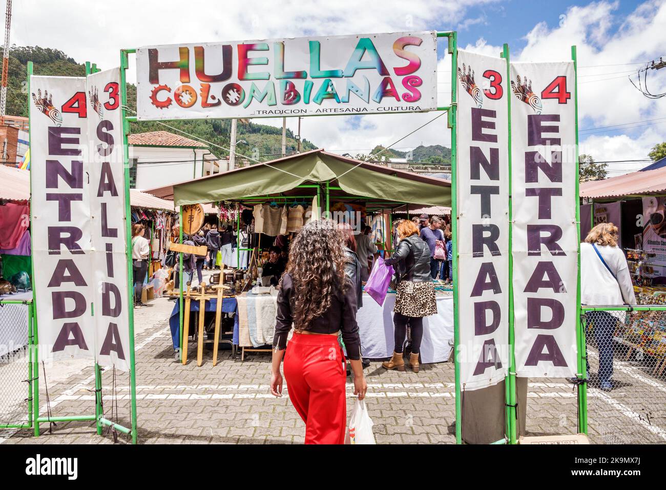 Bogota Kolumbien,Usaquen Carrera 6a Mercado de Las Pulgas en Usaquen Sonntag Flohmarkt,Kunsthandwerk Display-Verkauf Verkäufer Verkäufer Verkäufer verkaufen STA Stockfoto