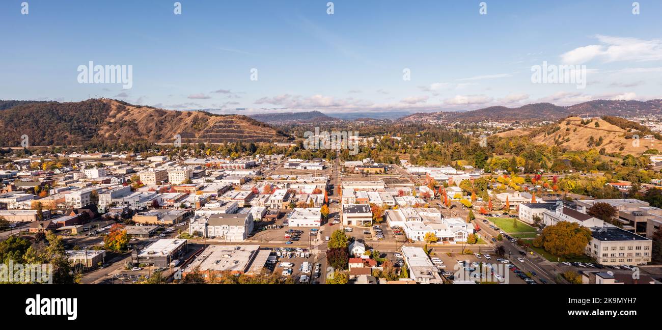 Roseburg, Oregon, USA. Stadt im Süden von Oregon, Luftpanorama Stockfoto