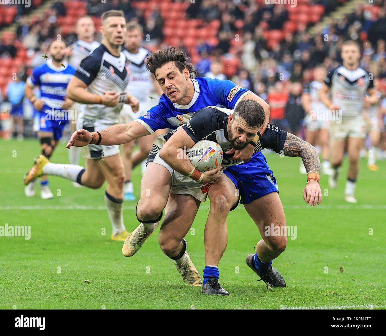 Sheffield, Großbritannien. 29. Oktober 2022. Andy Ackers aus England versucht es beim Rugby League World Cup 2021 Spiel England gegen Griechenland in der Bramall Lane, Sheffield, Großbritannien, 29.. Oktober 2022 (Foto von Mark Cosgrove/News Images) in Sheffield, Großbritannien am 10/29/2022. (Foto von Mark Cosgrove/News Images/Sipa USA) Quelle: SIPA USA/Alamy Live News Stockfoto