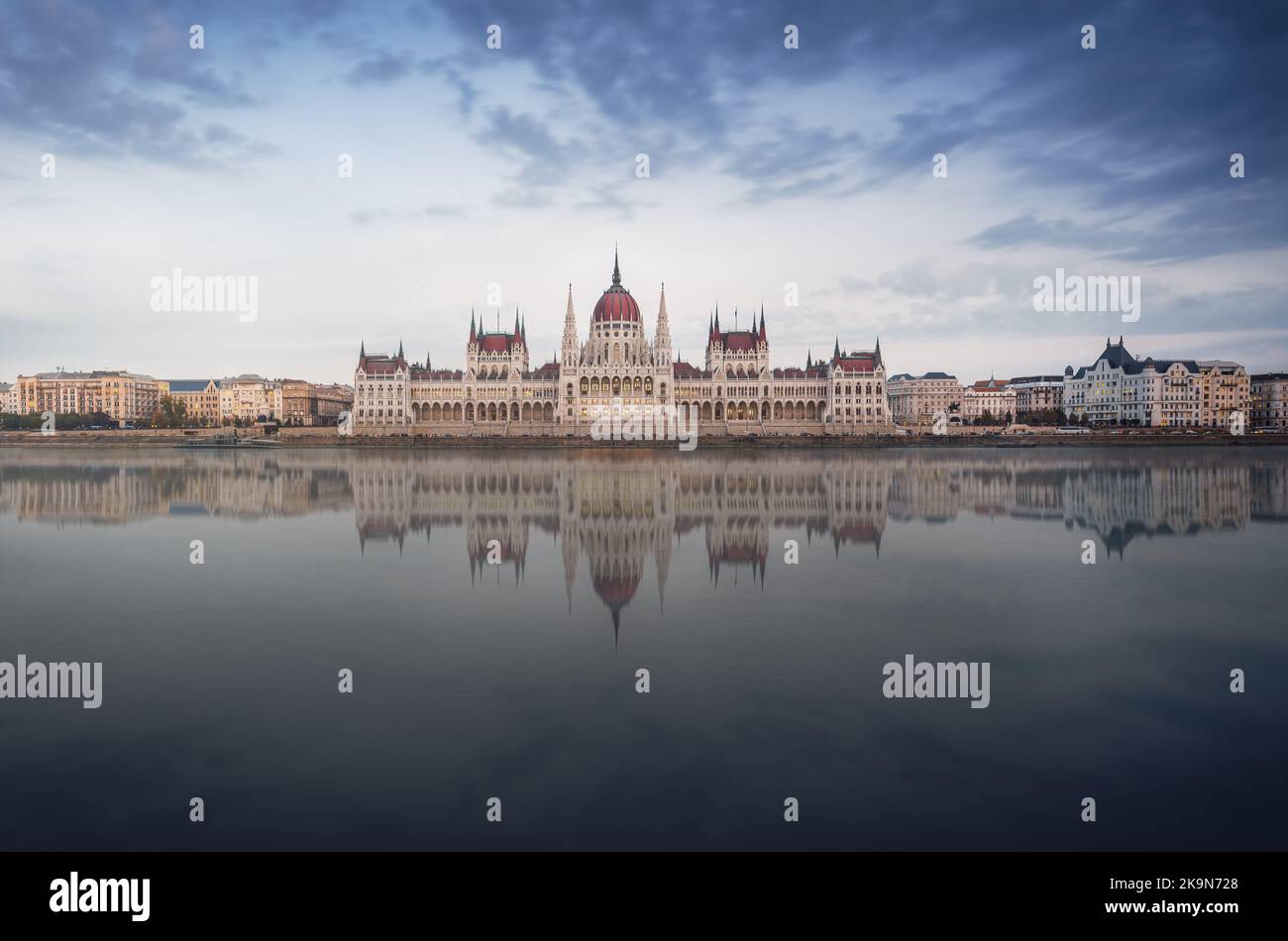 Ungarisches Parlament und Donau - Budapest, Ungarn Stockfoto