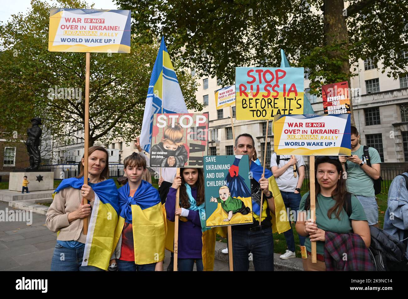 London, Großbritannien. 29. Oktober 2022. Die Ukrainerin hält weiterhin eine Demonstration gegen den Iran ab, Belarus hört auf, die russische Invasion in der Ukraine gegenüber der Downing Street am 29. Oktober 2022, England, Großbritannien, zu unterstützen. Quelle: Siehe Li/Picture Capital/Alamy Live News Stockfoto