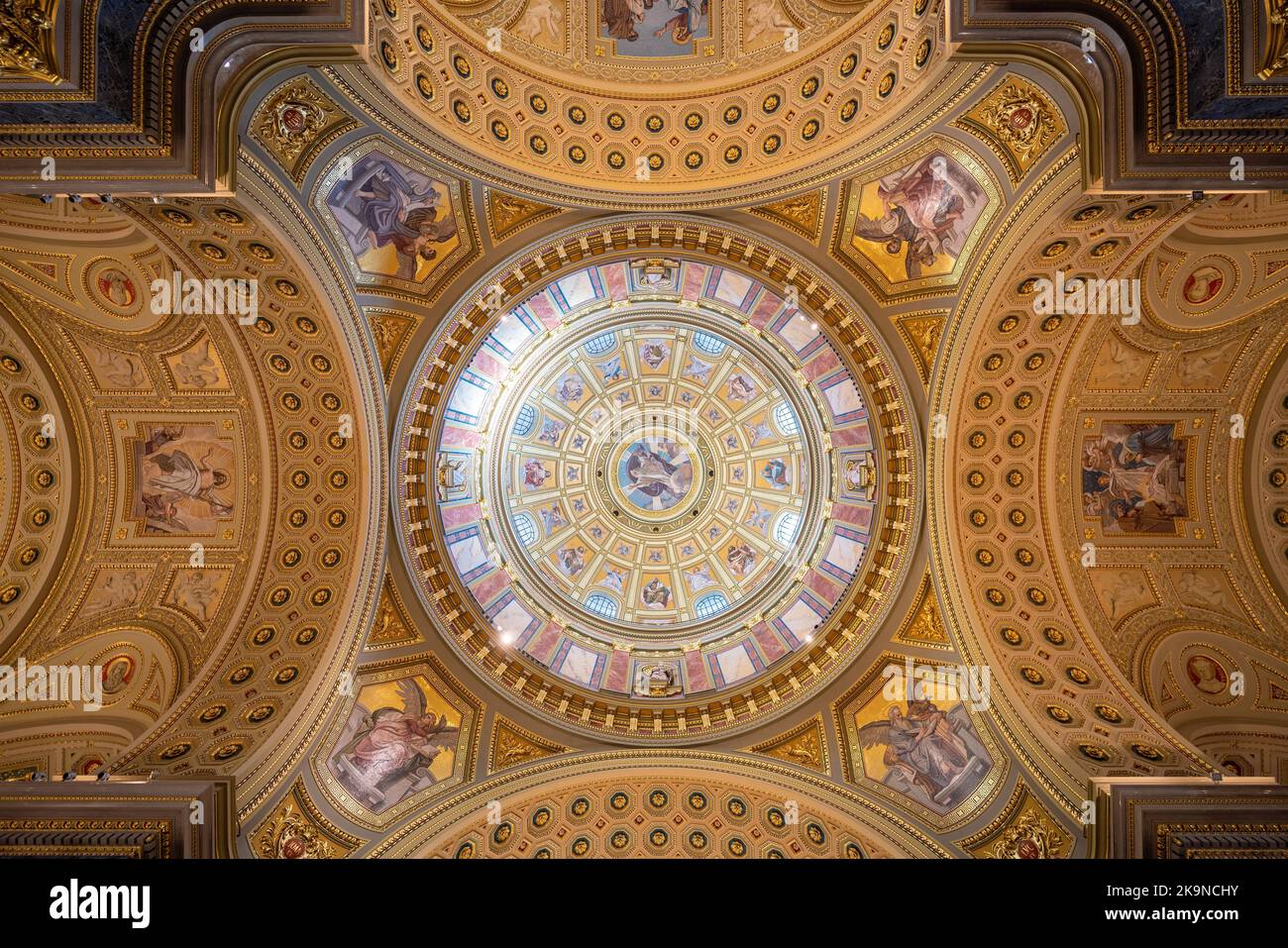 Decke Der St. Stephens Basilika - Budapest, Ungarn Stockfoto
