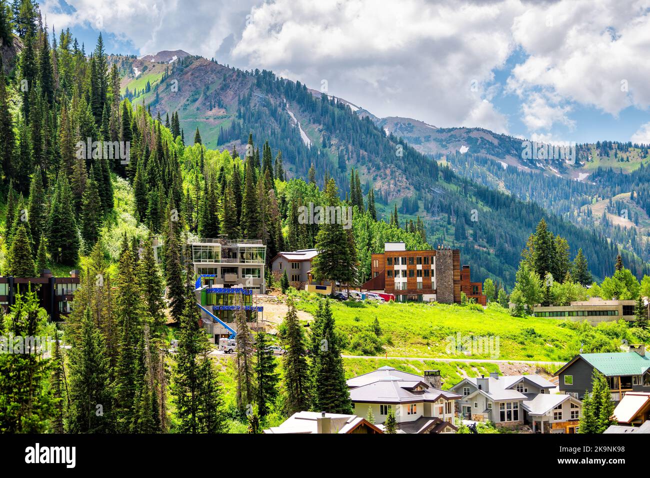 Alta im Albion Basin, Utah Stadtbild kleines Skigebiet Dorf im Sommer in der Nähe von Little Cottonwood Canyon von Hotel Lodge und Häuser Stockfoto