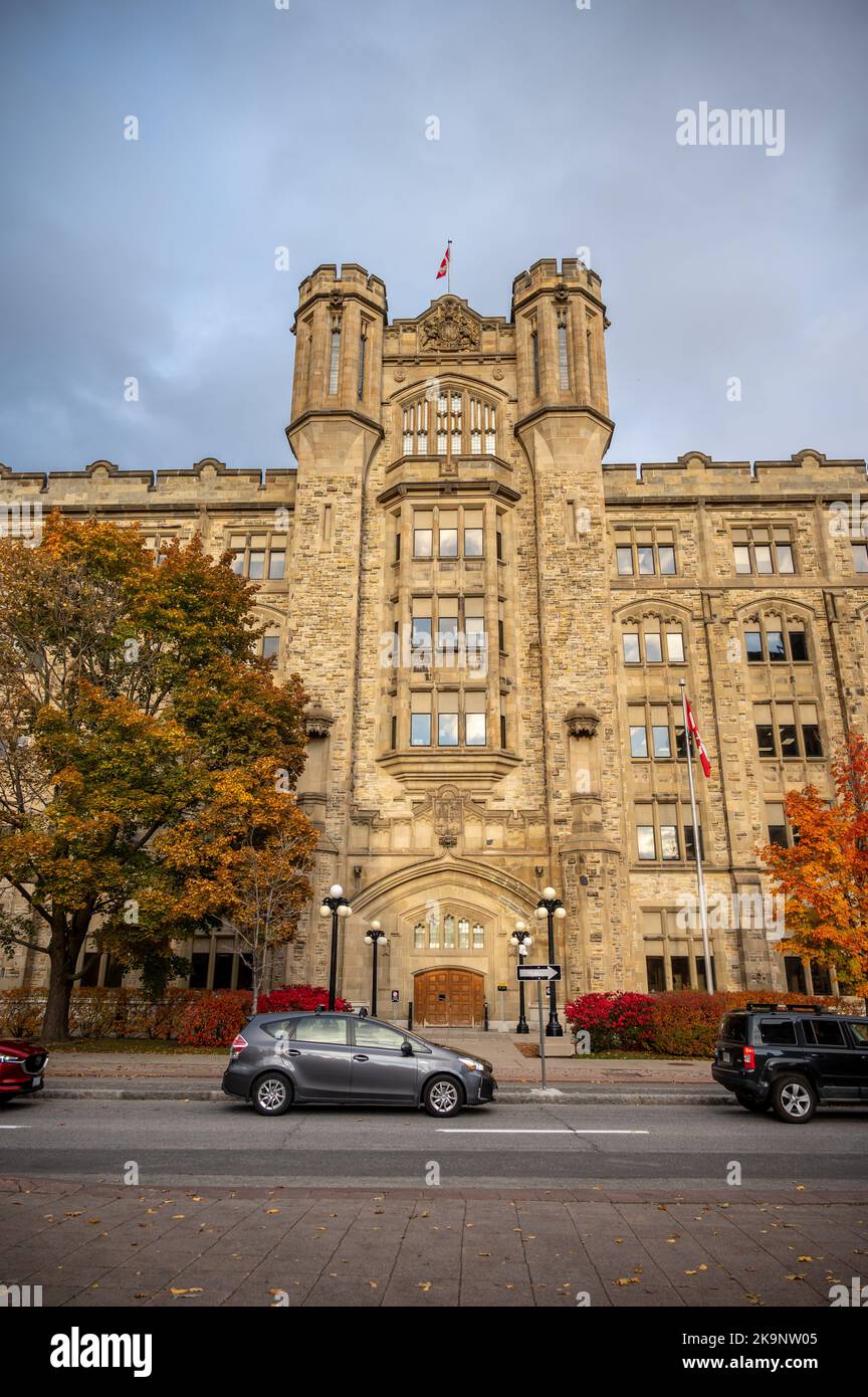 Ottawa, Ontario - 22. Oktober 2022: Das Connaught Building ist eine nationale historische Stätte, die 1913 im Tudor-gotischen Stil in der Innenstadt von Ottawa, Kanada, erbaut wurde. N Stockfoto