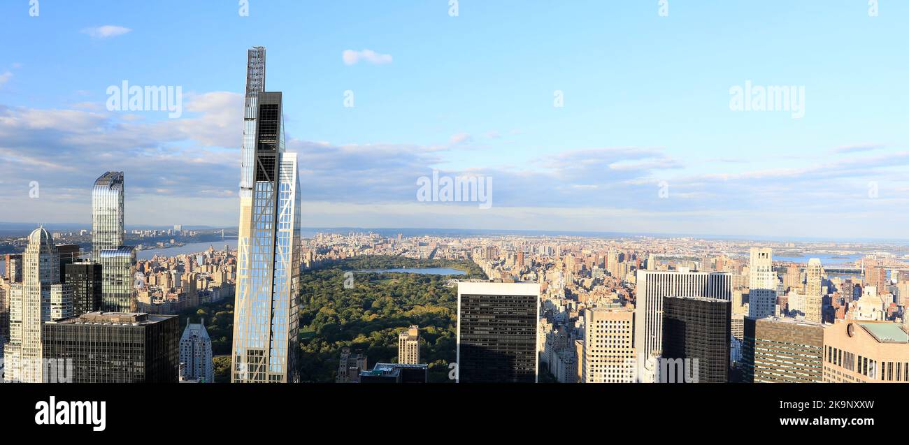 Luftaufnahme des Central Park und der Skyline von New York City am späten Nachmittag, USA Stockfoto
