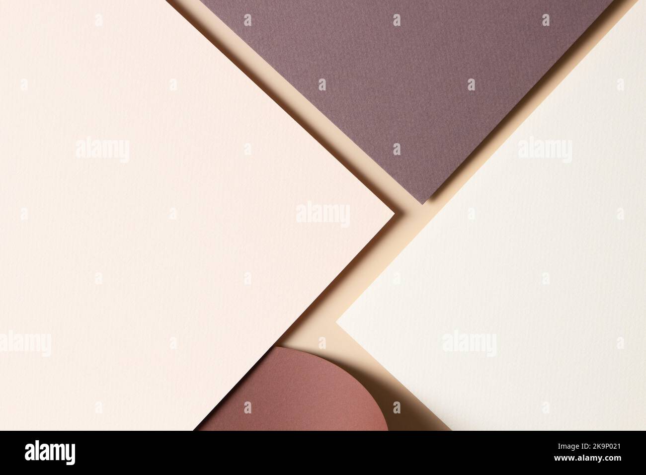 Abstrakte Farbpapiere Geometrie Komposition Hintergrund mit beige und braune Töne Stockfoto